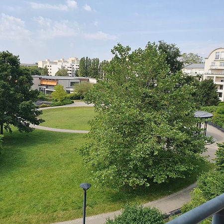 Appartement Residentiel Au Vert Et Au Frais Montigny-le-Bretonneux Bagian luar foto