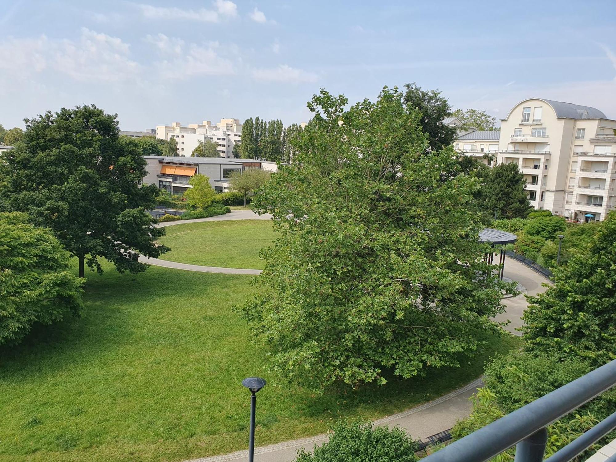 Appartement Residentiel Au Vert Et Au Frais Montigny-le-Bretonneux Bagian luar foto